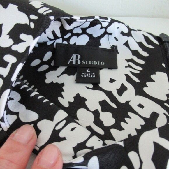 AB Studio Black and White Sleeveless Sheath Dress - Picture 7 of 8